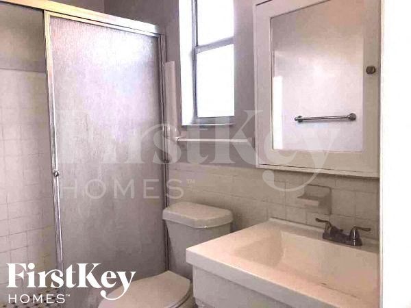 Building Photo - 14300 Iroquois Ave