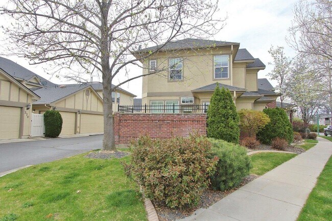Building Photo - Patio Home in Downtown Eagle!