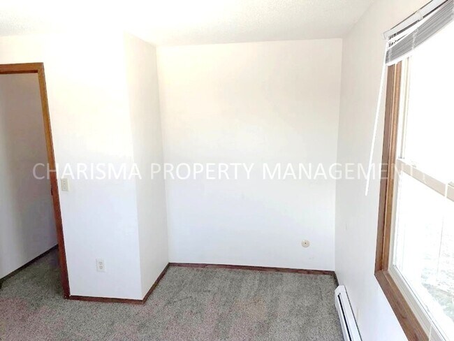 Building Photo - 2 BD - WHEN LOCATION, COMMUNITY AND PRICE MATTER...THIS IS THE PLACE FOR YOU!