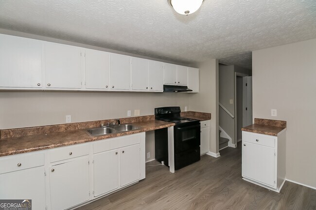 Building Photo - 7180 Buck Creek Dr