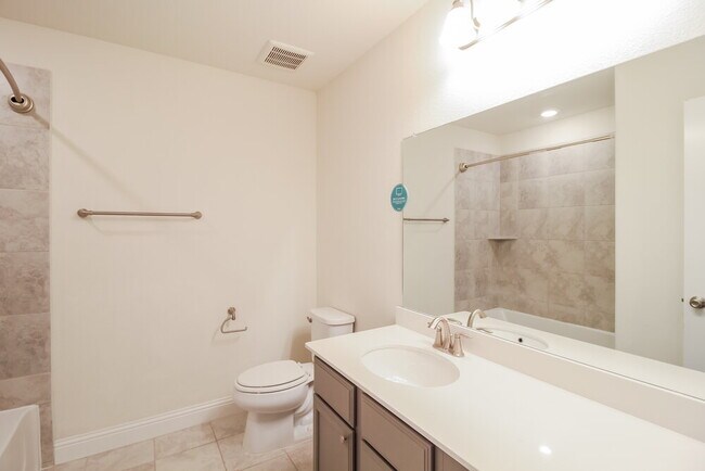 Building Photo - 2637 Wayne Ave