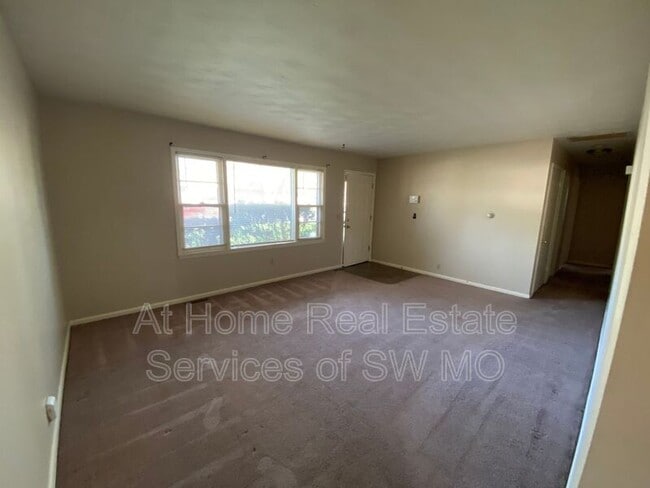 Building Photo - 1336 S Estate Ave