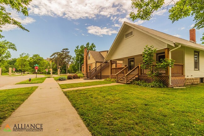 Primary Photo - Ideal Location! Next to KSU!