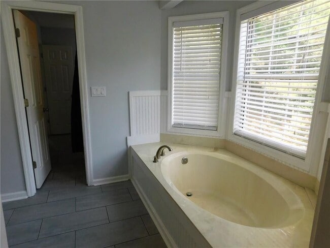 Building Photo - 5043 Laurel Springs Way SE