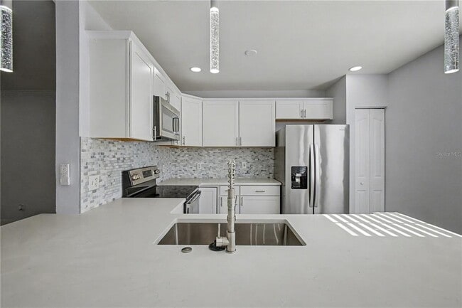 Building Photo - 1042 Waterside Dr