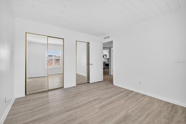 Building Photo - 2808 W Azeele St