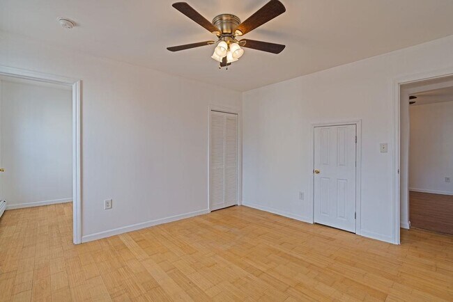 Building Photo - 337 Summit Ave