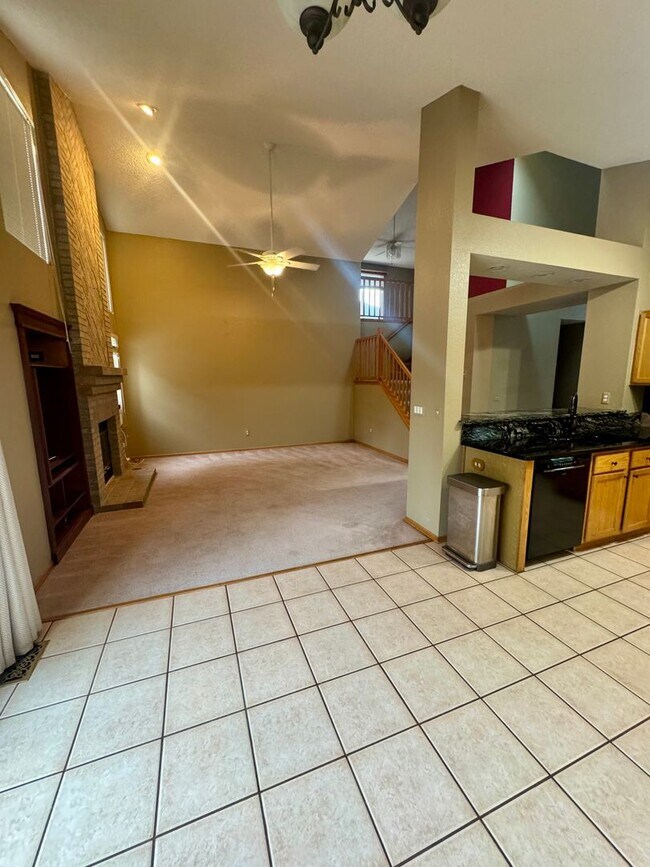 Building Photo - Gorgeous 4 bedroom with Loft and 3 car gar...