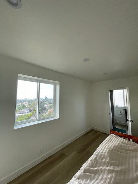 Building Photo - 3632 Amesbury Rd