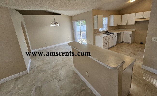 Building Photo - Spacious 3 bedroom 2 bath with huge backyard.