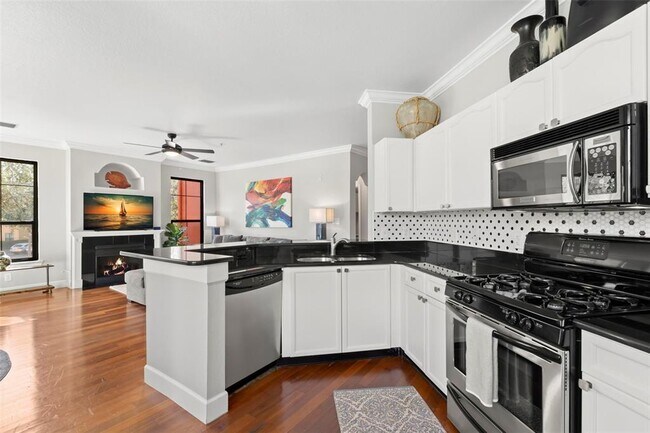 Building Photo - 2746 Via Tivoli