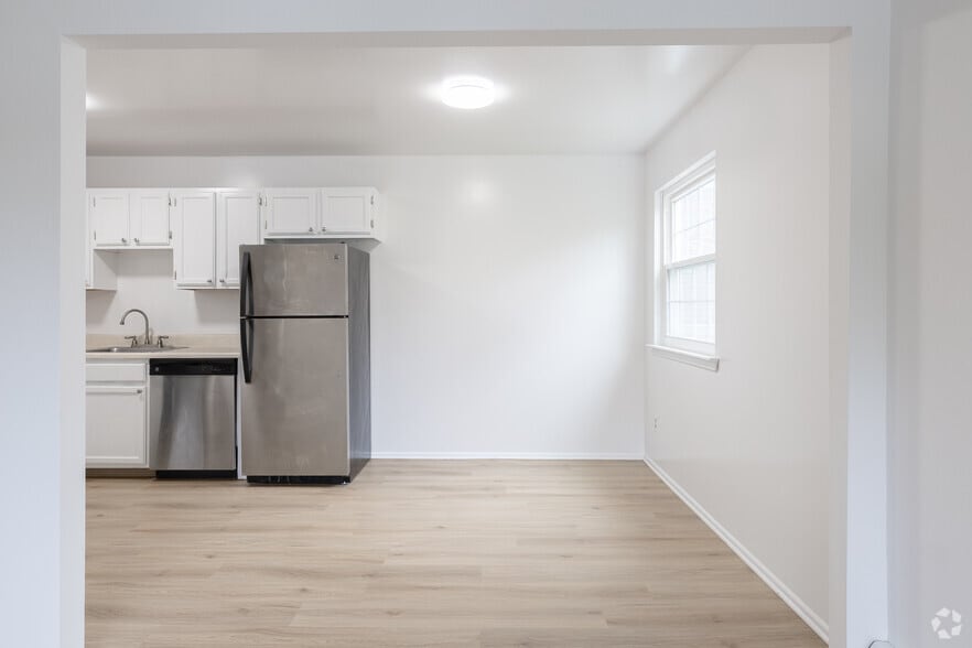 2BR, 2BA - 934SF - Brookside Garden Apartments