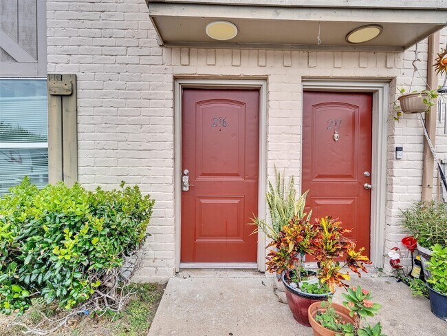 Building Photo - 1701 Upland Dr