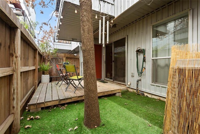 Building Photo - 3044 Commerce St