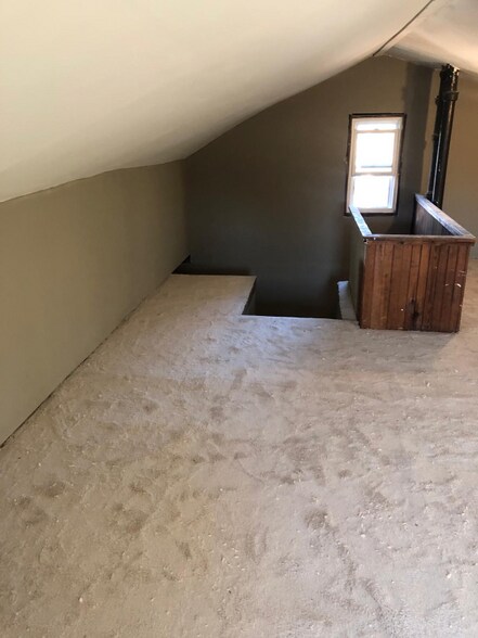 Building Photo - 13934 Montrose St