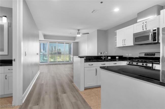 Building Photo - 4525 Dean Martin Dr