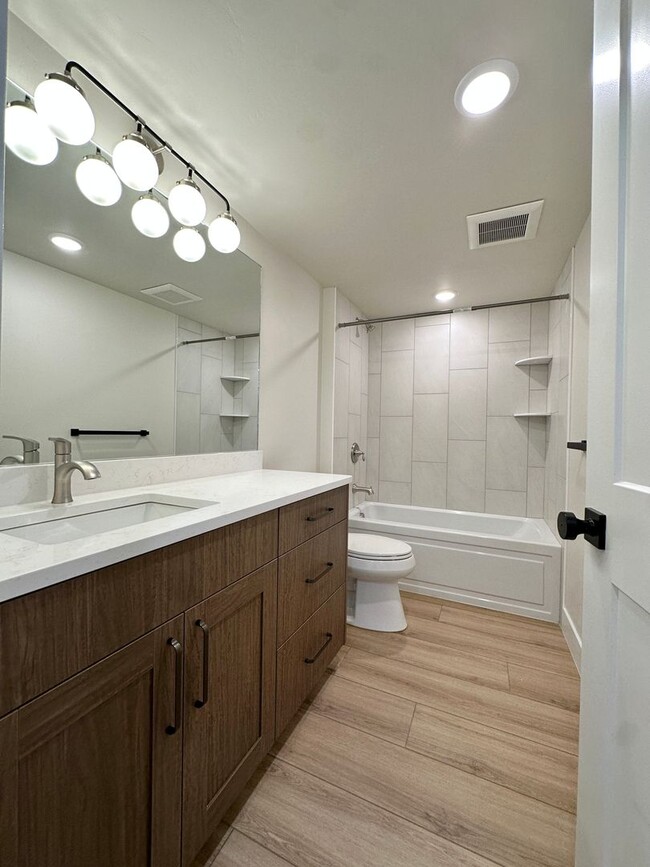 Building Photo - RR 156 Duplex