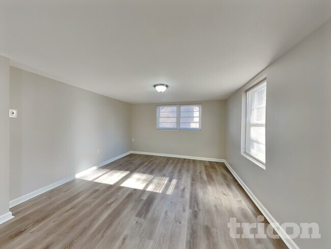 Building Photo - 4930 Sugar Creek Dr