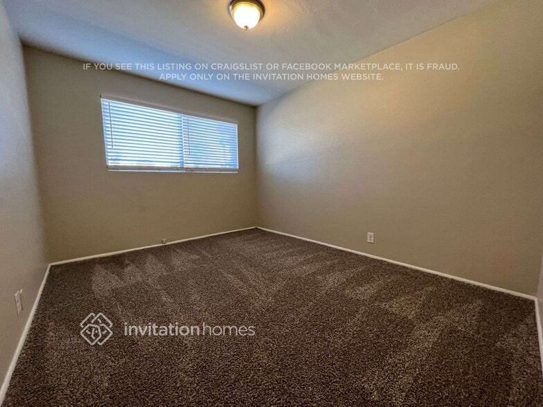 Building Photo - 400 N Sunset Dr