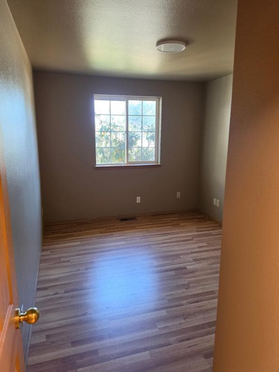 Building Photo - 15607 Parkview Dr SE