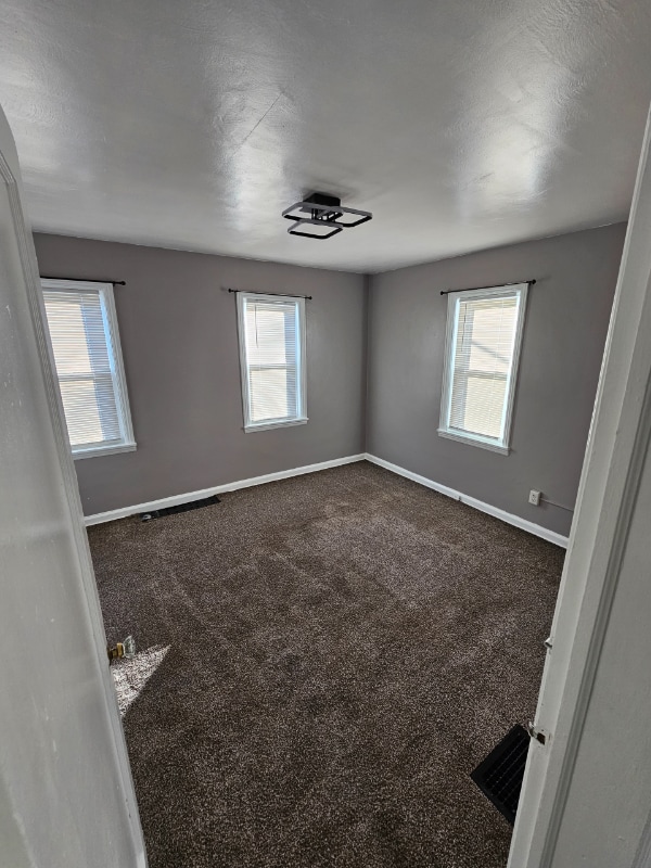 Building Photo - 731 Tulip St SW