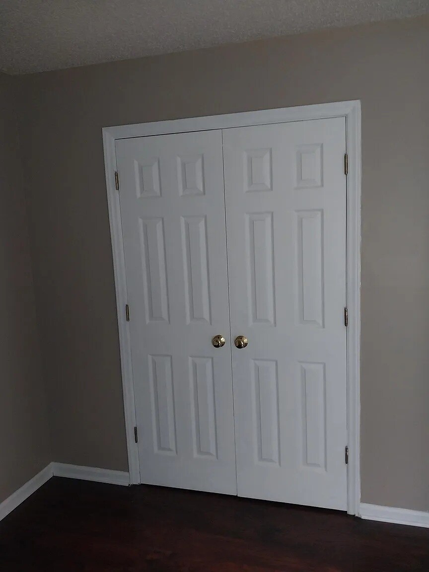 Building Photo - 1716 Pebble Ridge Dr