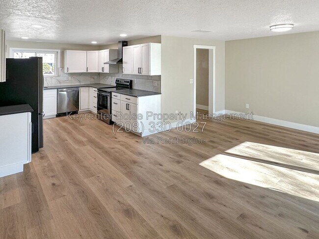 Building Photo - 8605 W Winchester Dr