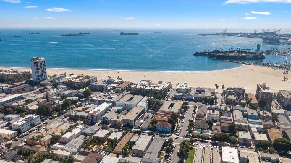 Building Photo - 1116 E 1st St