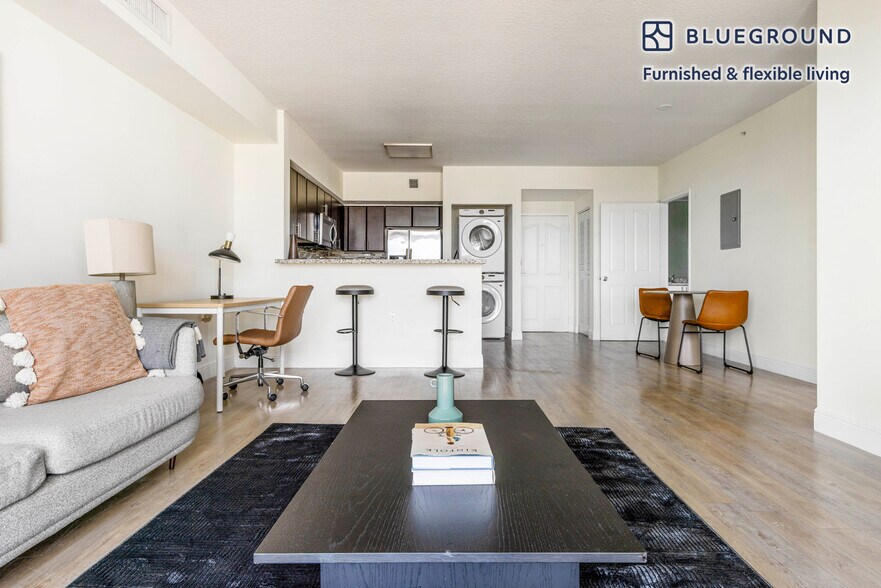 Building Photo - 987 SW 37th Ave