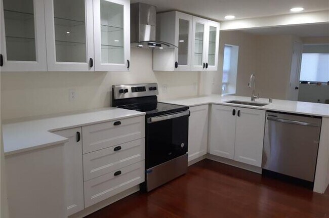 Building Photo - Charming Retreat: Fully Remodeled 3 Bed, 2...