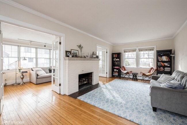 Building Photo - 322 N Monroe St