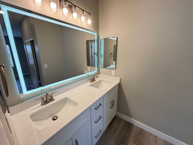 Building Photo - Beautifully updated 2Bed/2Bath single-story home w/ 2-car garage in the desirable Northwest Las V...