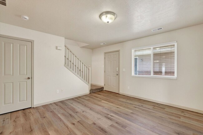 Building Photo - Must-See Apartment in Pheasant Ridge  Pocatello!