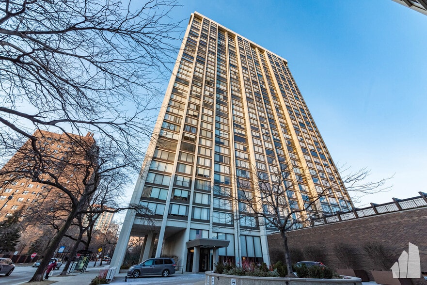 Building Photo - 5455 N Sheridan Rd