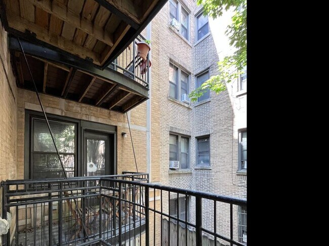 Building Photo - 2 bedroom in Chicago IL 60640