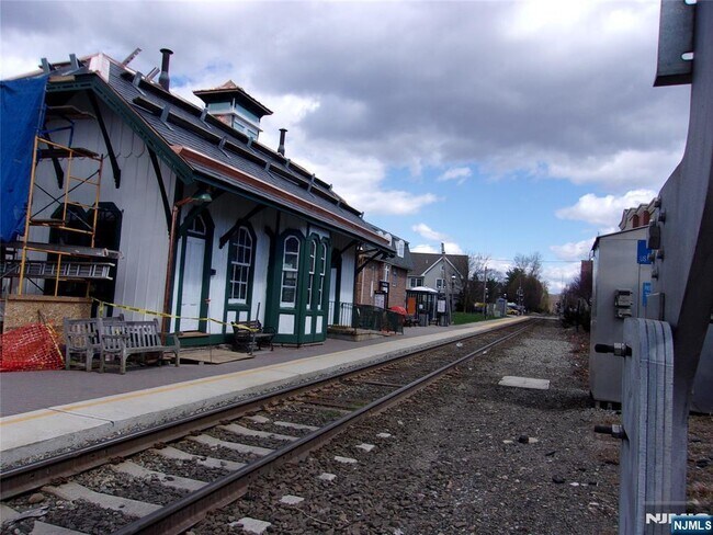 Building Photo - 1 Hawthorne Ave
