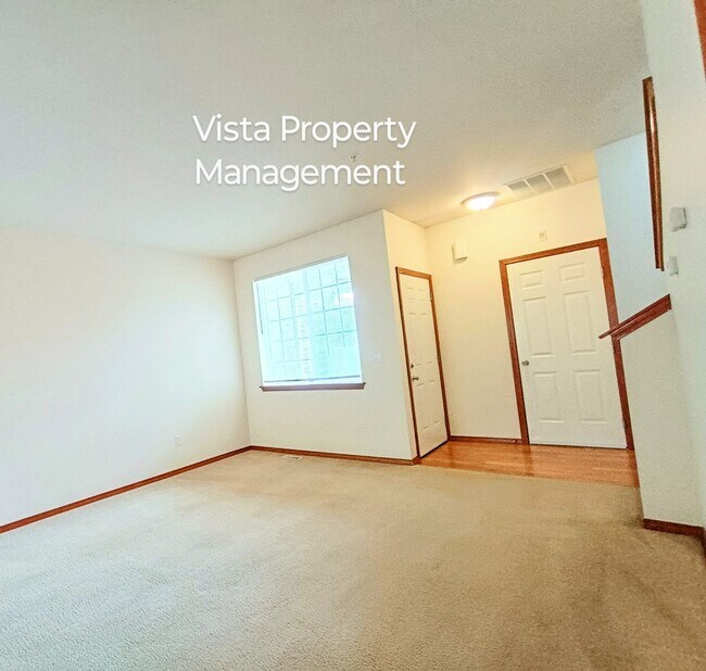 Building Photo - 2 Bedroom 2.5 bath BIG Townhouse with garage - minutes from JBLM East Gate