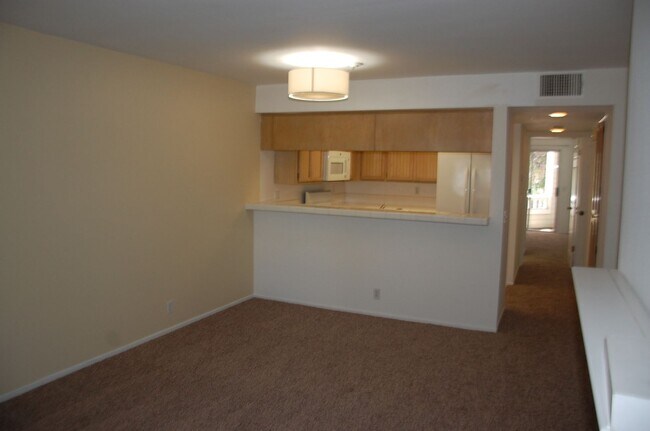 Building Photo - Two Bedroom Goleta Condo