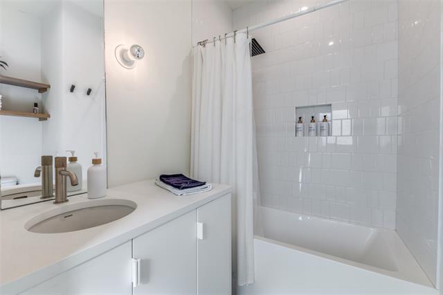 Building Photo - 308 Blackland Ct