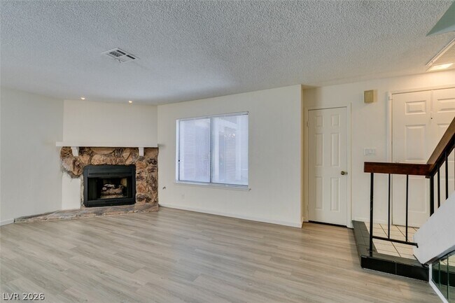 Building Photo - 2127 Pine Breeze Ln