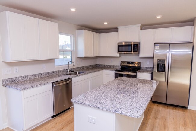 Building Photo - 4 Bedroom Home in Waynesboro