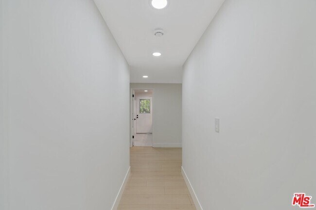 Building Photo - 22563 Tiara St