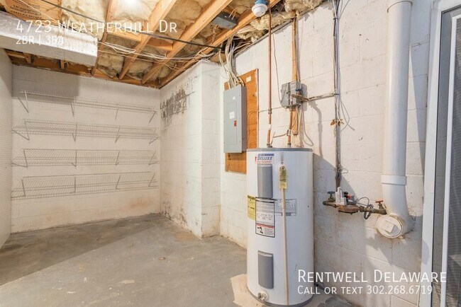 Building Photo - GORGEOUS TOWNHOME