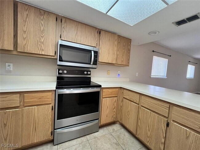 Building Photo - 3911 Country Club Blvd