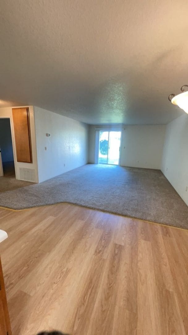 Building Photo - 1400-1402 SW Kokanee Ln
