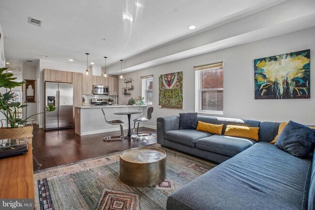 Building Photo - 1346 Nicholson St NW