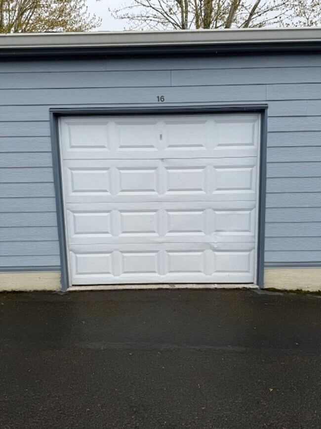 Building Photo - No Deposit w/RHINO! Water, Sewer Garbage I...