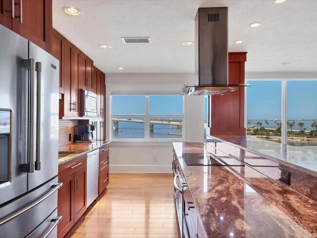 Building Photo - 226 Golden Gate Point