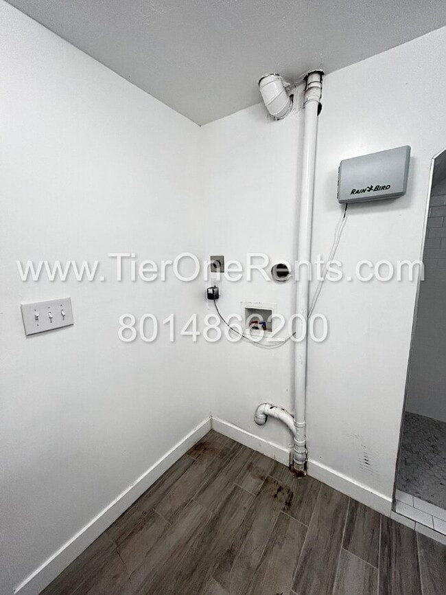 Building Photo - NO DEPOSIT option available for qualified ...