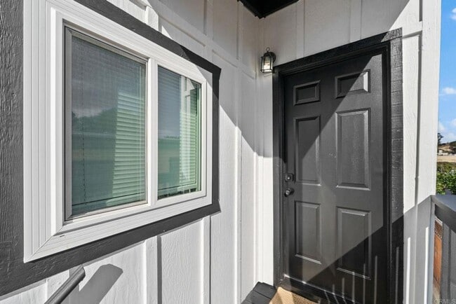 Building Photo - Spacious Remodeled Home with Separate Apar...